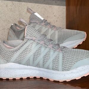 Saucony Women's versafoam Shift Light Gray & Pale Pink running shoe size 9.5